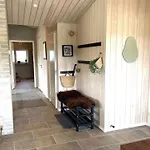 Hinda - 1-2km From The Sea By Interhome