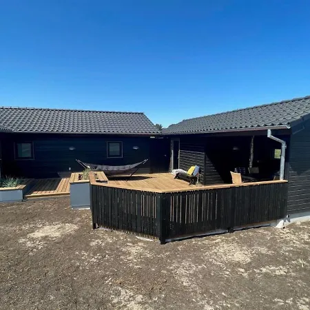 Semesterbostad Hinda - 1-2km From The Sea In Nw Jutland By Interhome *